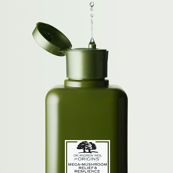 品木宣言DR.WEIL青春無敵靈芝光潤機能水情境。