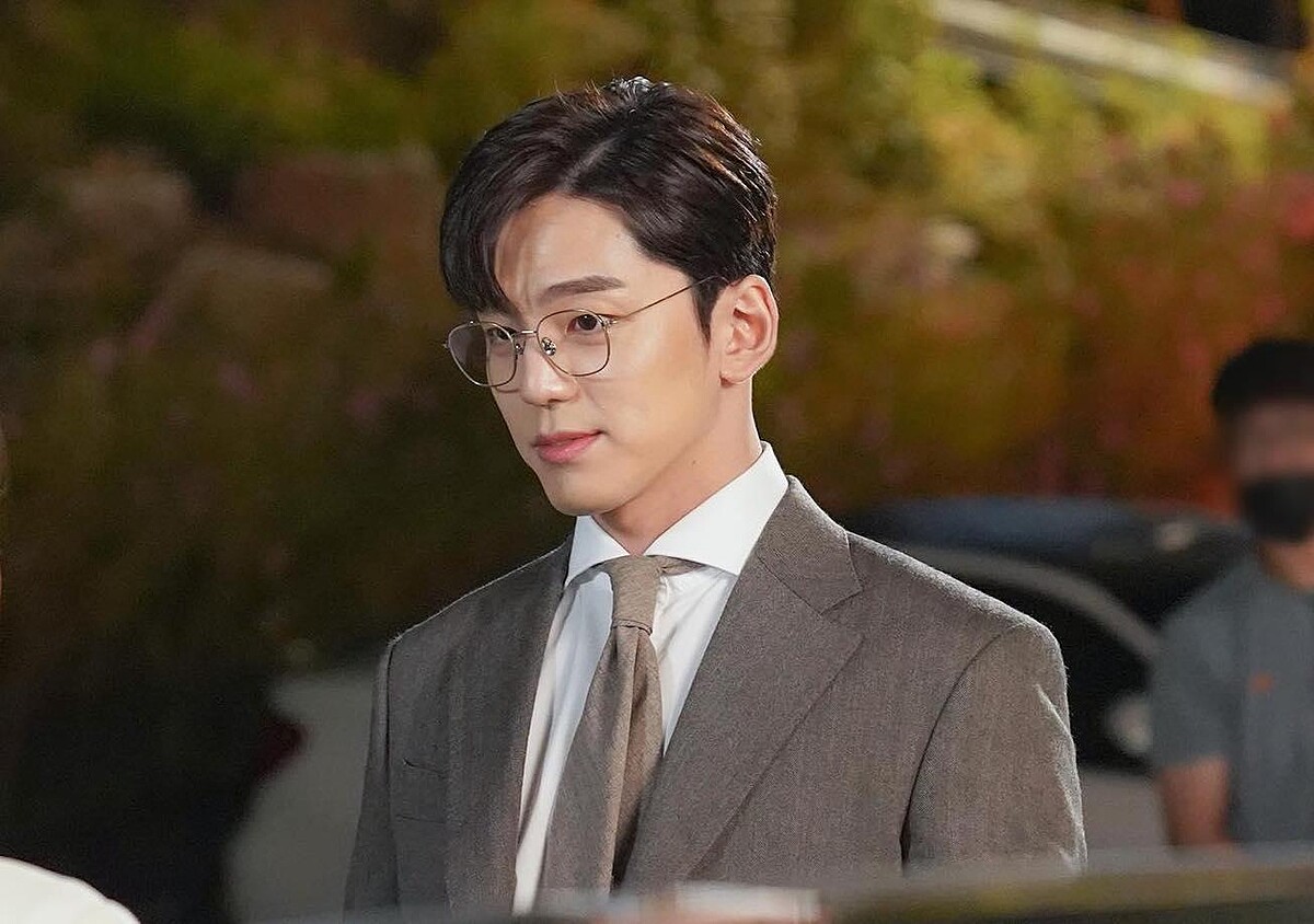 《社內相親》金旻奎正裝魅力強