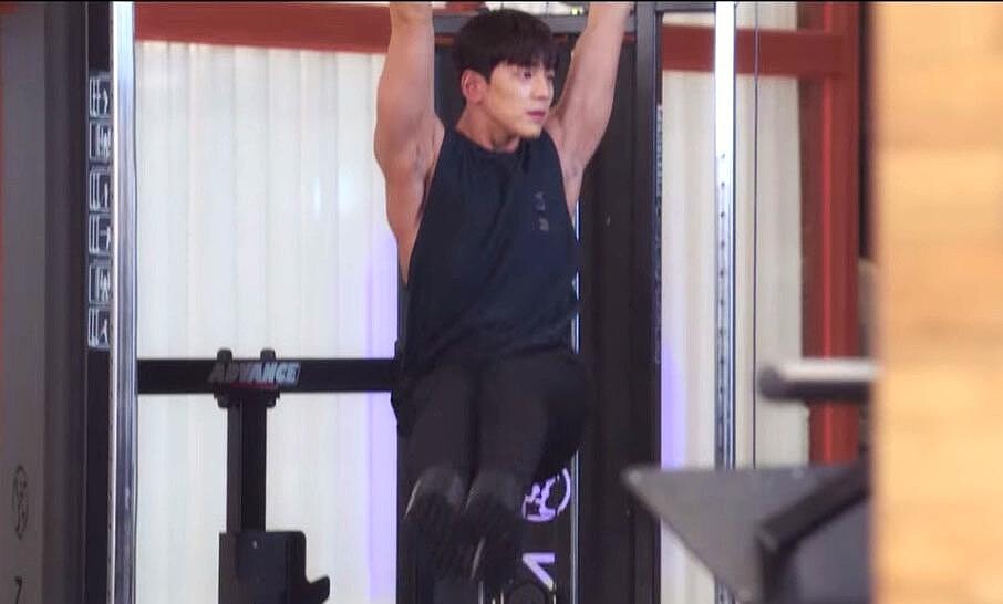 金旻奎《社內相親》健身場景