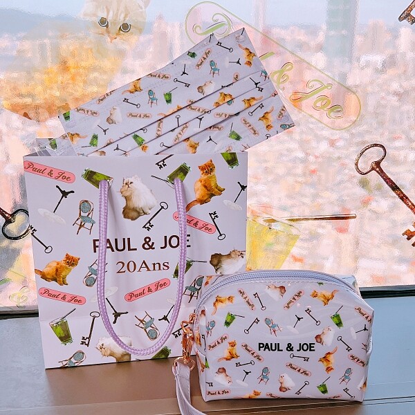 PAUL & JOE 20週年限量圖騰還推出了只送不賣的紙袋、口罩、防水化妝包。