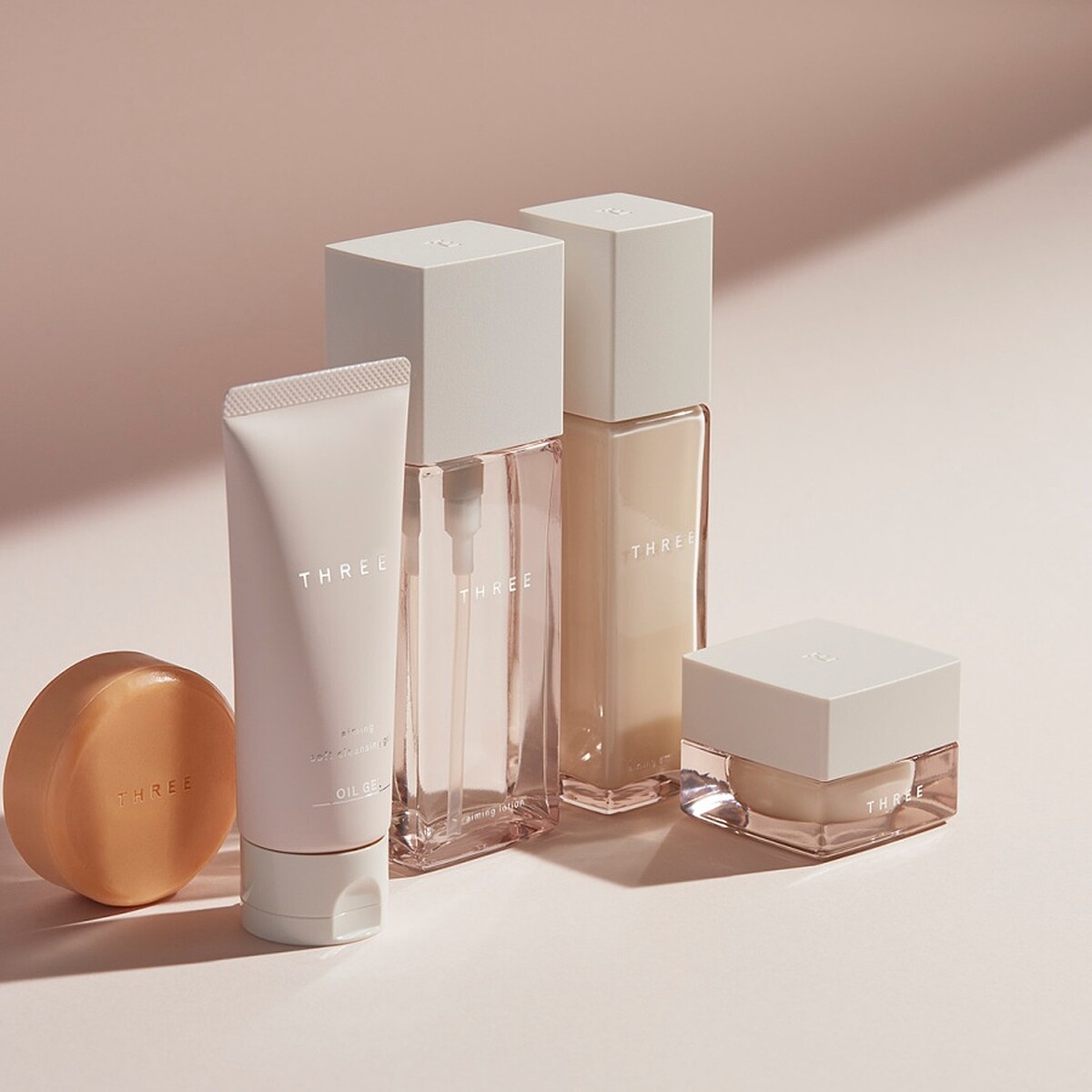 THREE極致活顏系列2022全系列獲得歐盟有機認證,全新改版升級。