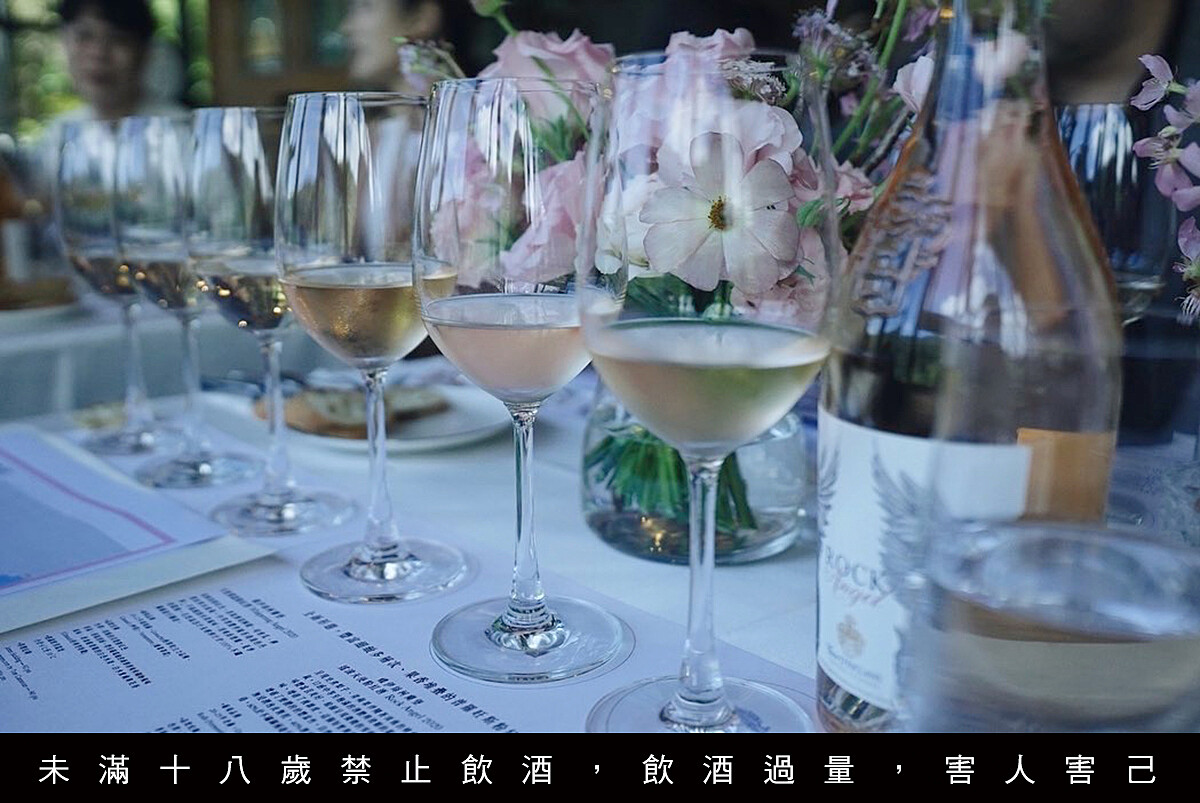 六隻風格截然不同的粉紅酒逐一品嚐。