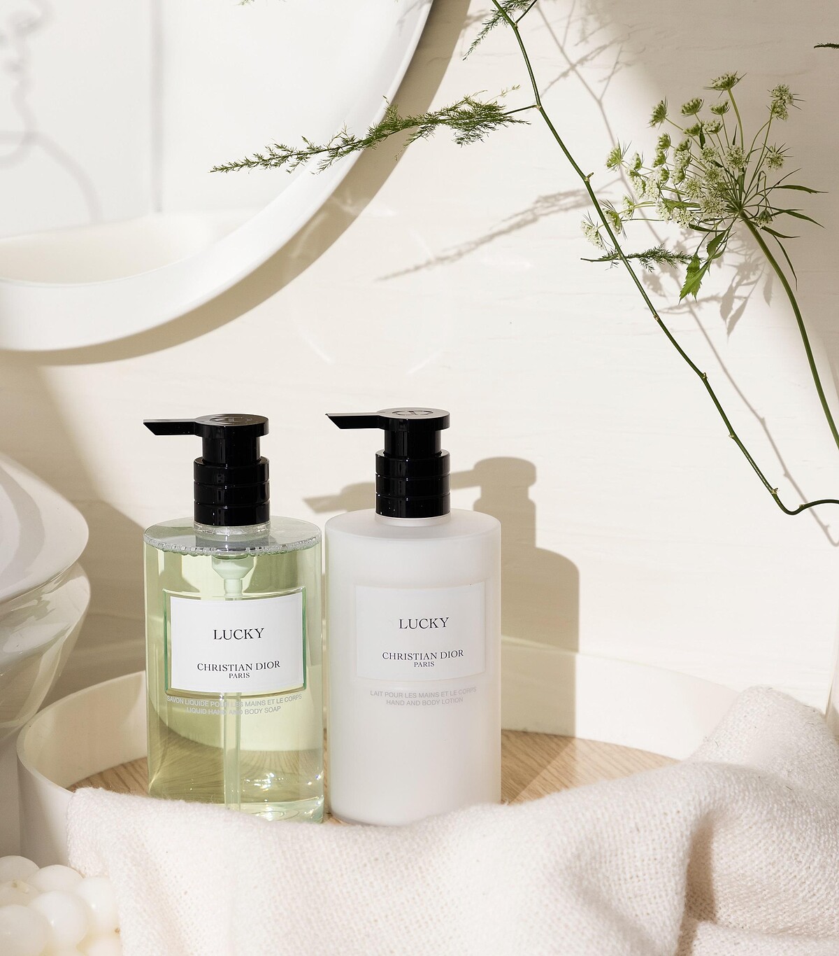 DIOR香氛世家《LUCKY幸運時刻潔膚露》NT$2050、《LUCKY幸運時刻潤膚乳》NT$2950。