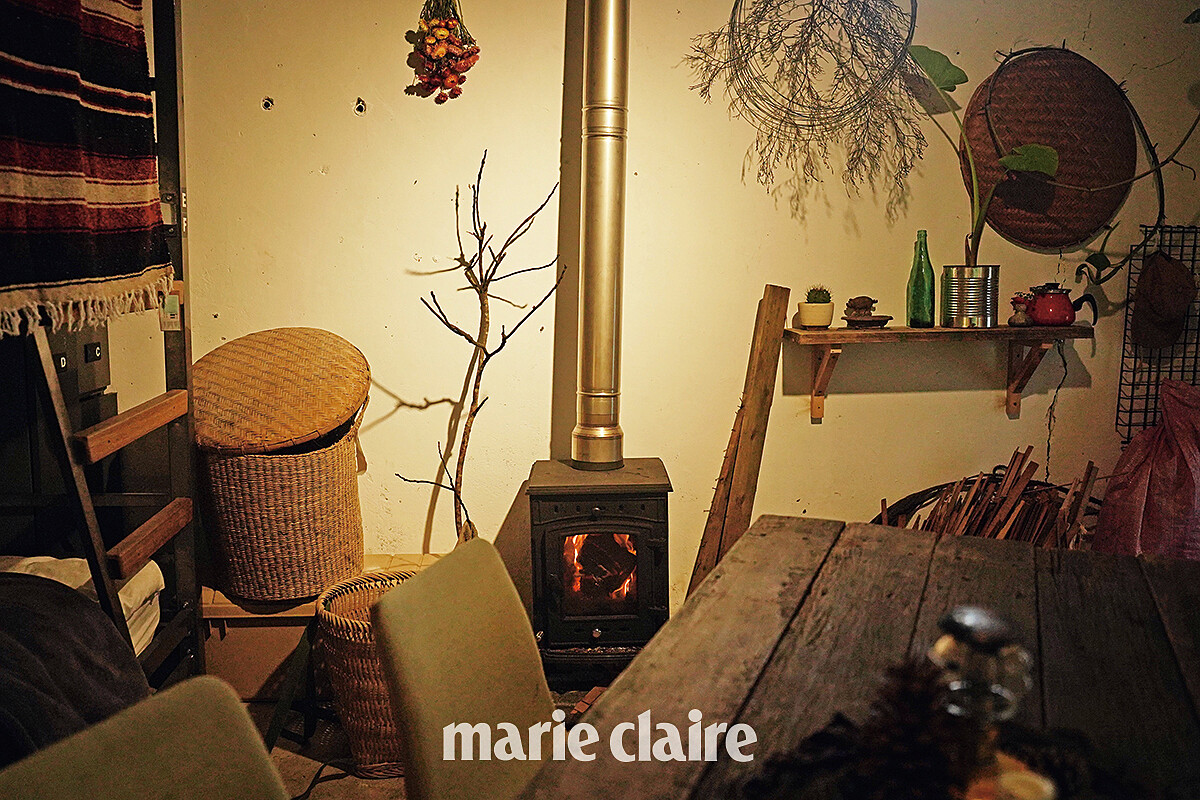 二樓室內空間是隨性自然的擺設。