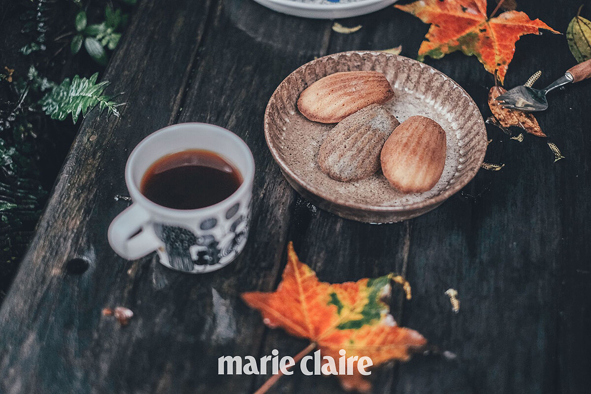 提供甜點與咖啡。