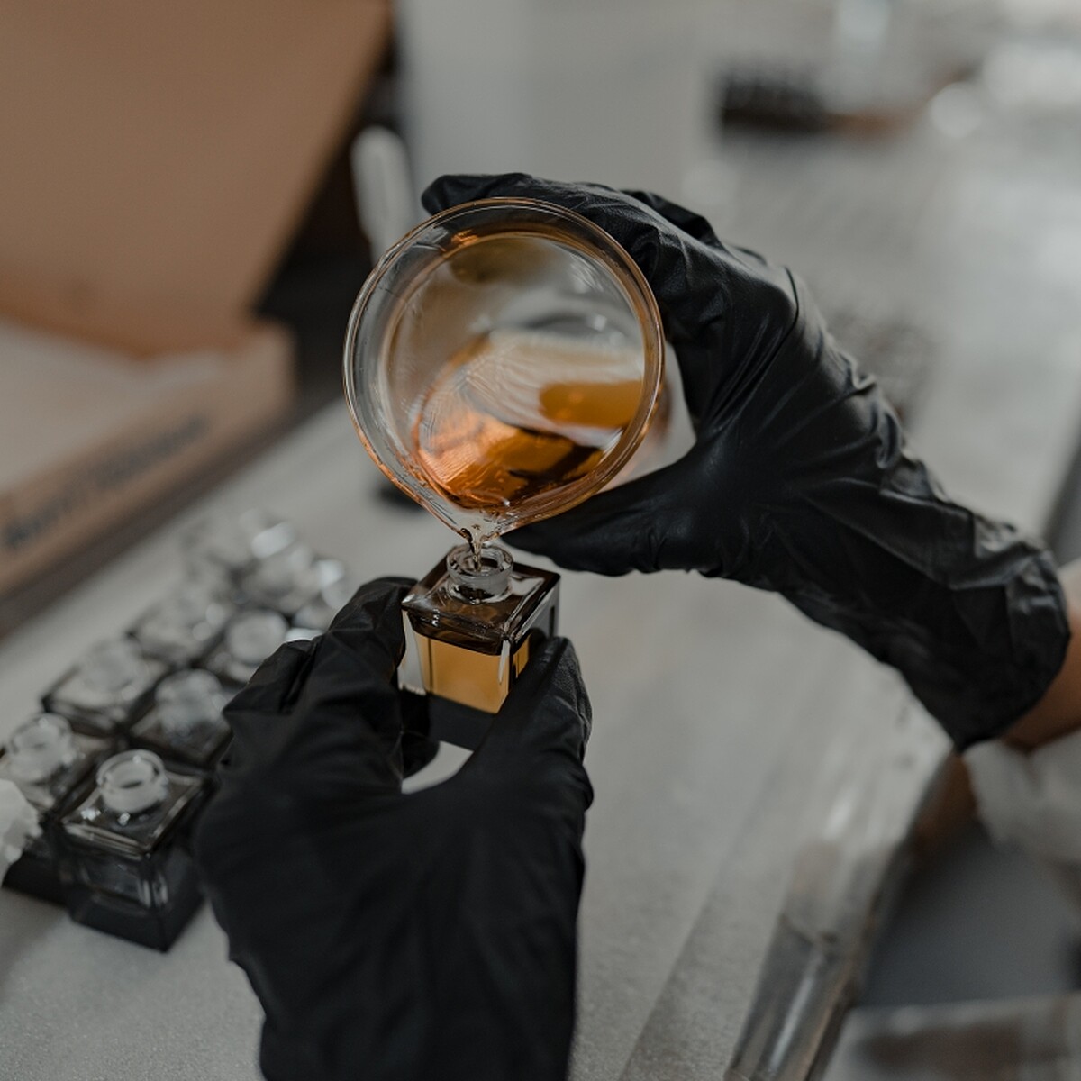 AMOUAGE ATTARS工廠照。