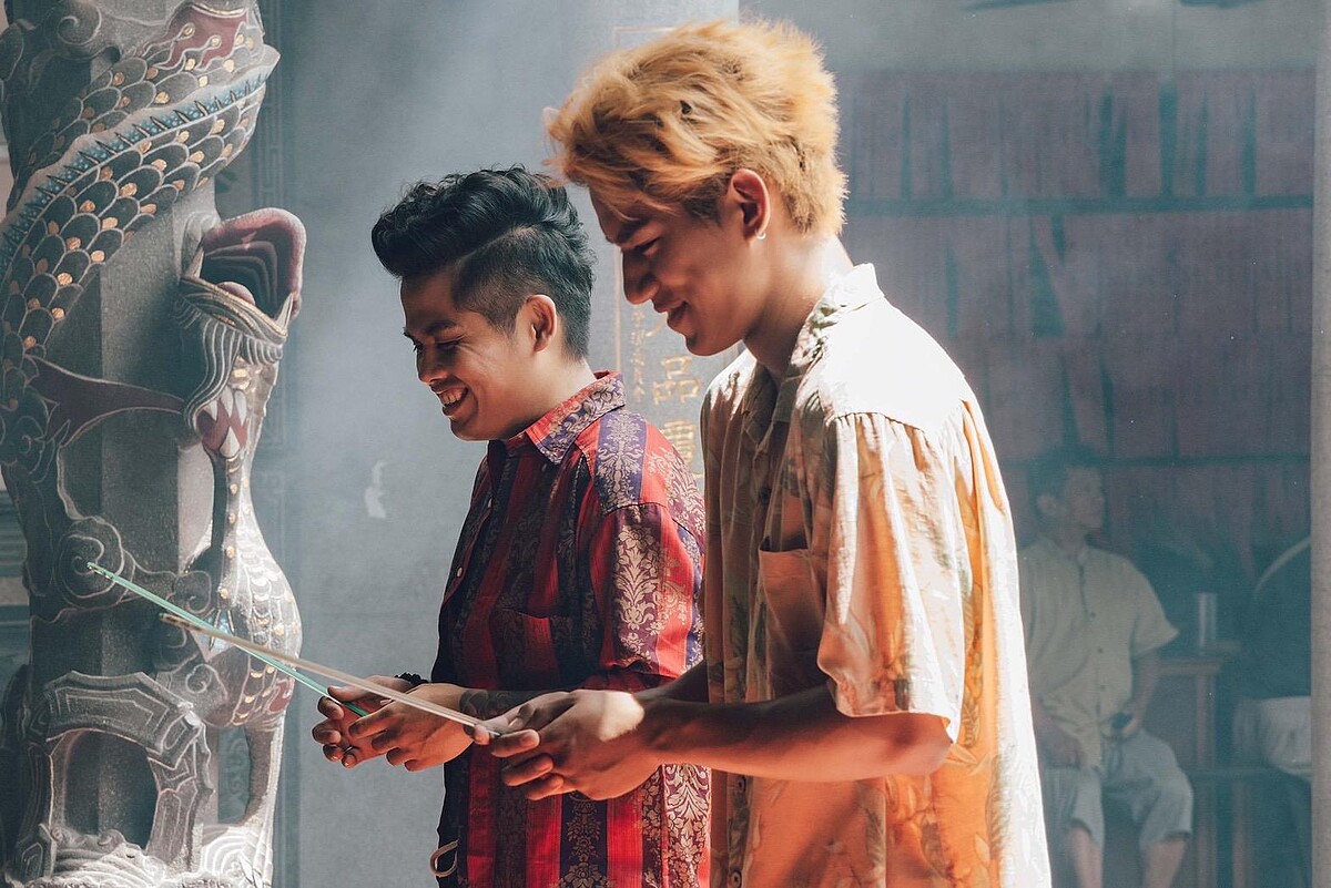 ▲▼朱軒洋在劇中飾演乩童，被蔡淑臻飾演的小劉醫師吸引。（圖／公視提供）