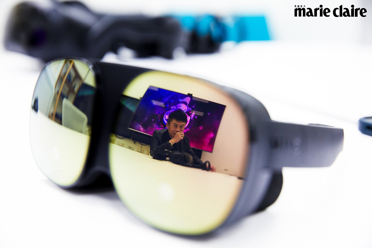 HTC第一款VR輕便眼鏡 VIVE Flow