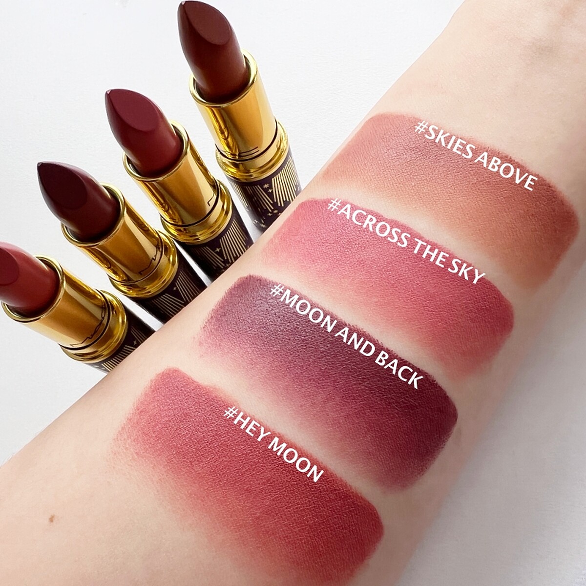 M.A.C月夜星辰系列時尚專業唇膏手部試色。