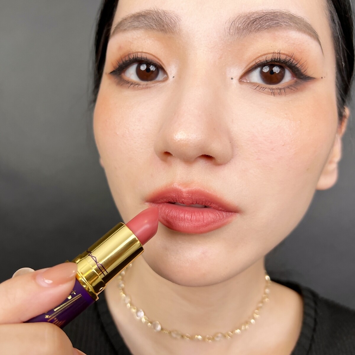 M.A.C月夜星辰系列時尚專業唇膏(#HEY MOON)實擦。