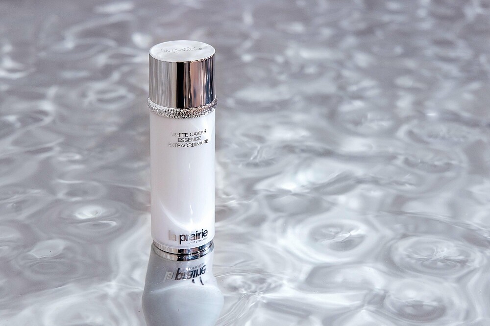 La Prairie萊珀妮鑽白魚子時空聚光精露,聚焦光之科學的全新維度-「水」感波光。