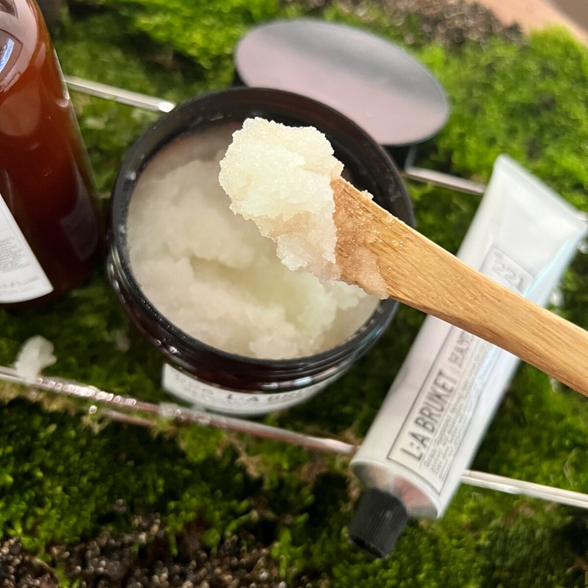 L:A BRUKET 226身體去角質(#雲杉)質地。