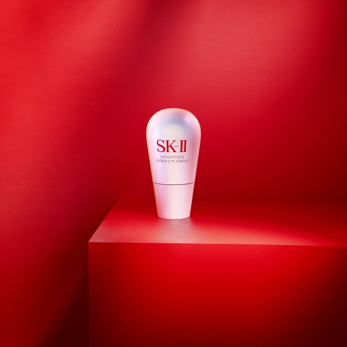 SK-II 光蘊環采眼部精華單品圖。
