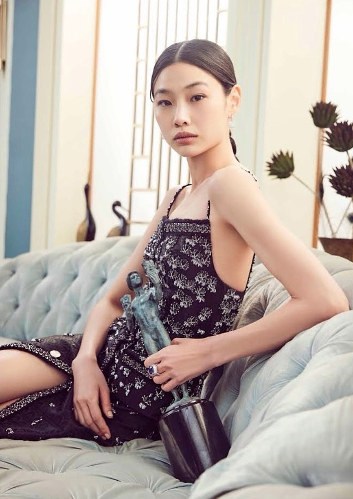 鄭好娟拿下2022「美國演員工會」劇情類影集最佳女演員獎