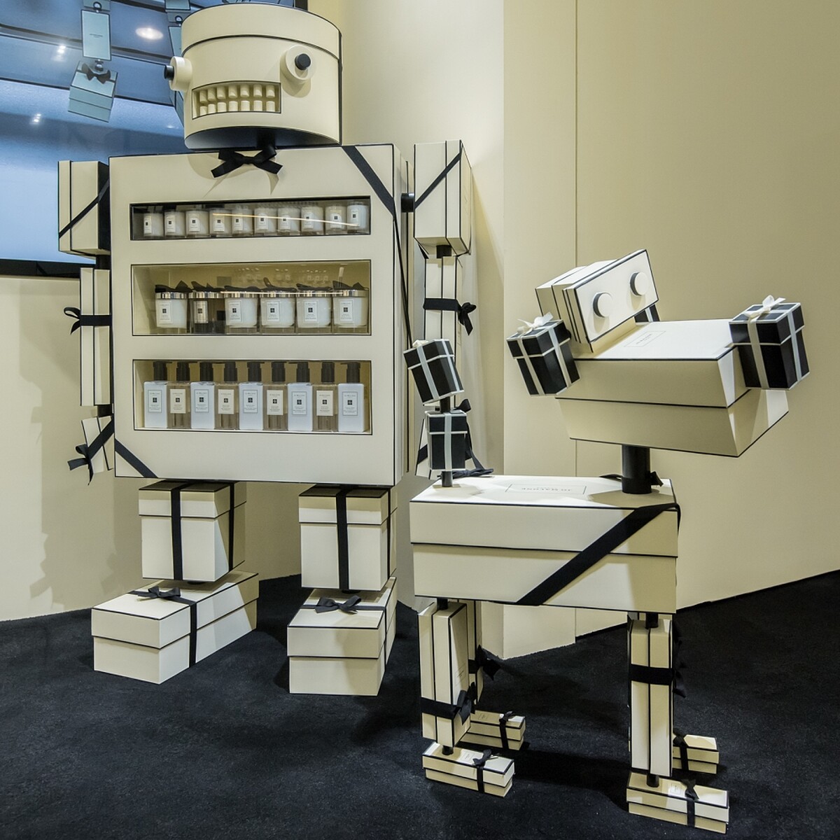 Jo Malone London創造出童趣活潑的禮盒機器人JoBots。