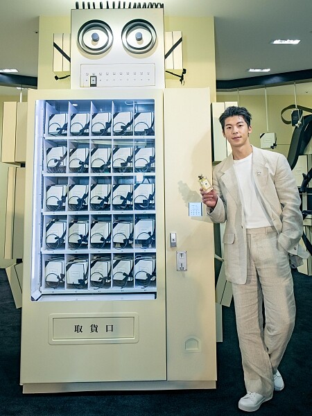 Jo Malone London以禮盒機器人JoBots角色為靈感打造禮物概念店,開幕當天特別邀請品牌好友許光漢現身。