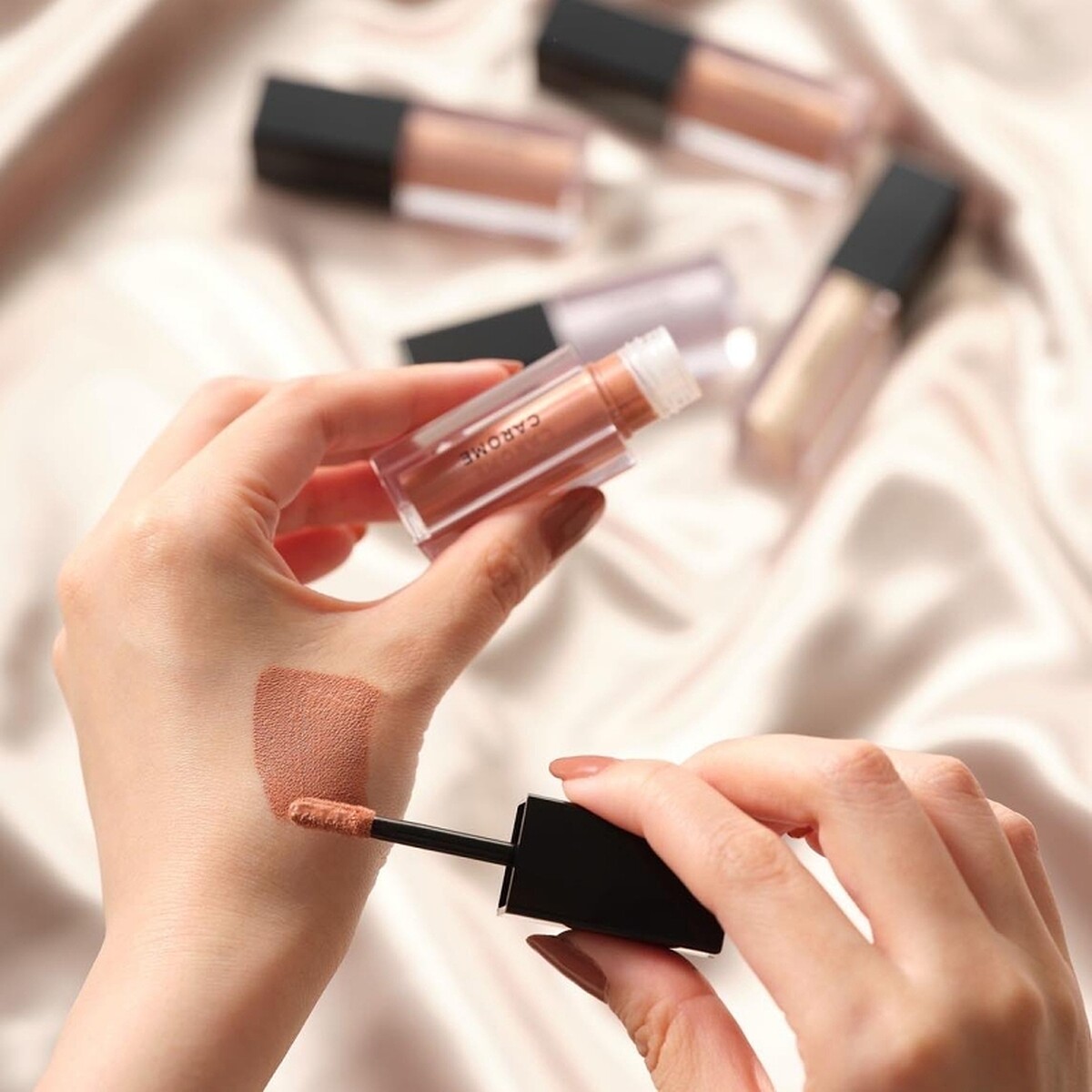 CAROME.絕對顯色眼影蜜情境。