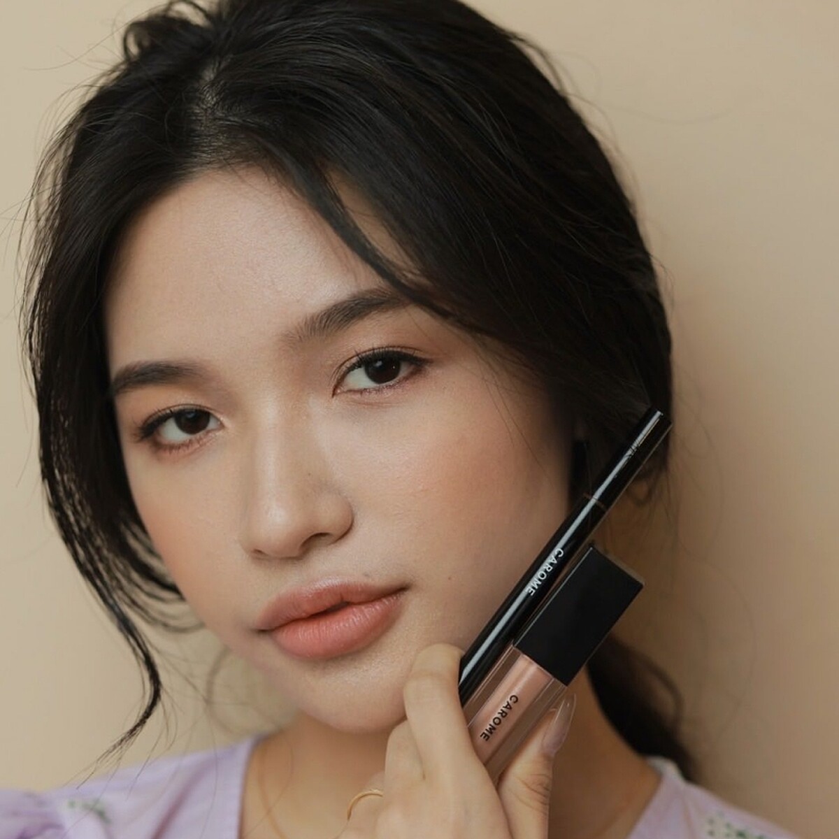 CAROME.絕對顯色眼影蜜模特兒示範。