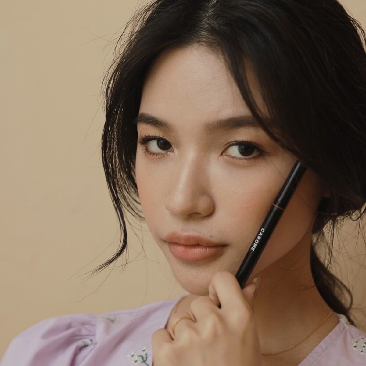 CAROME.絕對顯色眼影蜜模特兒示範。