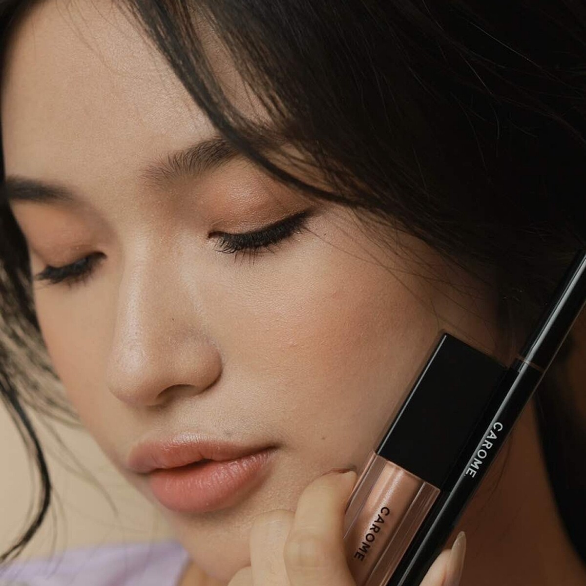 CAROME.絕對顯色眼影蜜模特兒示範。