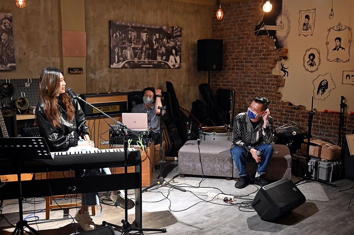 亦師亦友的華語金獎製作人陳君豪特別到聽歌會現場給予黃玠瑋支持與鼓勵