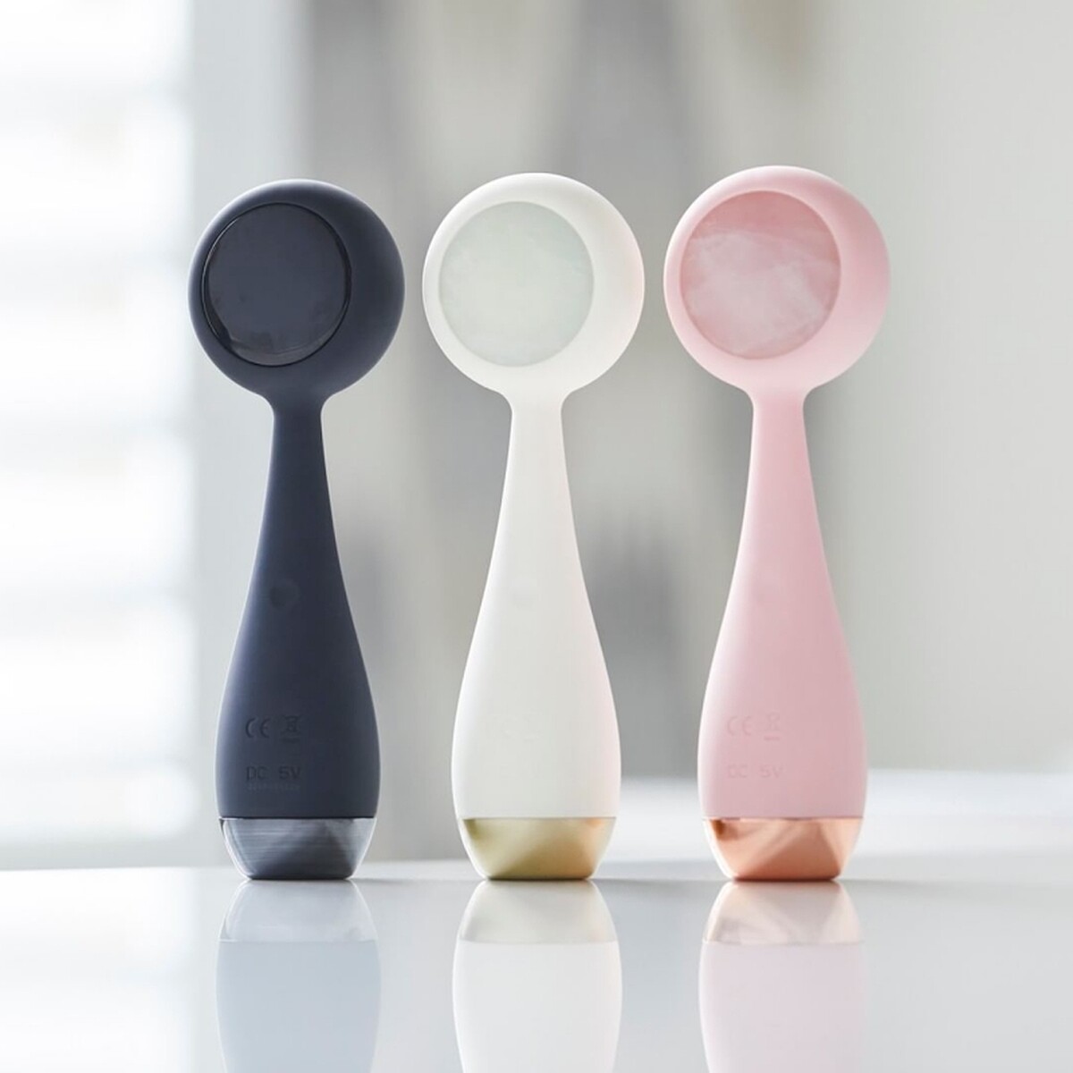 PMD Pro Gemstone潔顏超導晶石美膚儀，背面的晶石有玫瑰晶石、玉石、黑曜石三種可選擇。