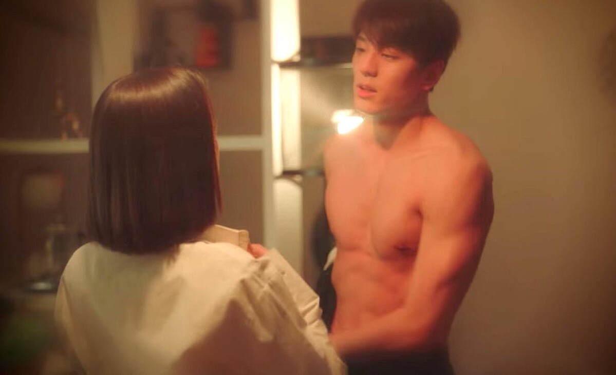 金旻奎《社內相親》露出好身材