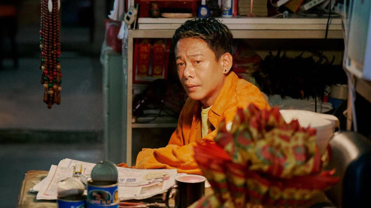 ▲▼李康生飾演禮儀師和金紙鋪老闆。（圖／CATCHPLAY+提供）