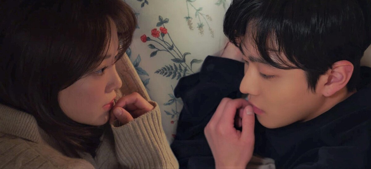 《社內相親》始祖鳥CP嘴唇擦撞後...