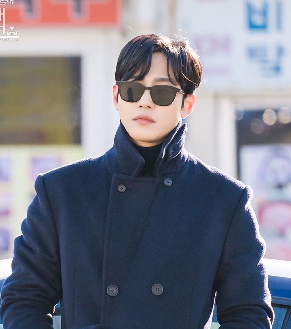 安孝燮戴上墨鏡充滿高貴神秘感