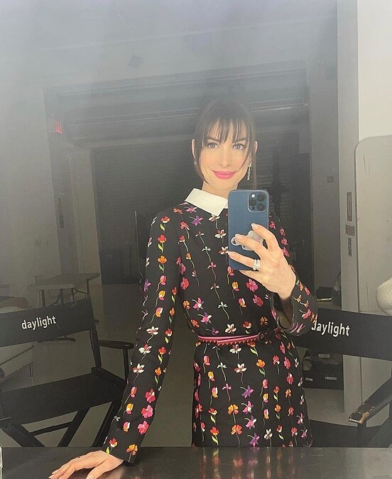 安海瑟薇Anne Hathaway的穿搭造型與珠寶細節