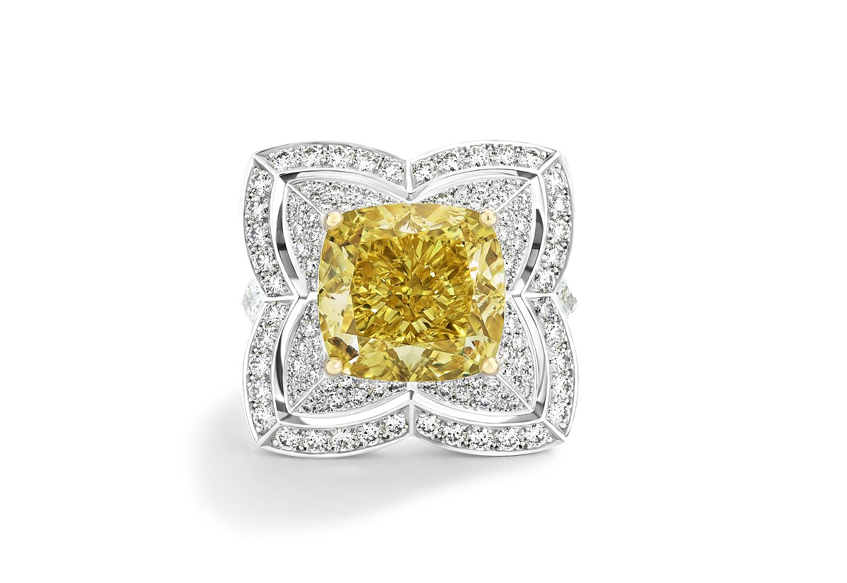 Lotus 枕形切割艷彩黃鑽高級珠寶戒指(10.10克拉)