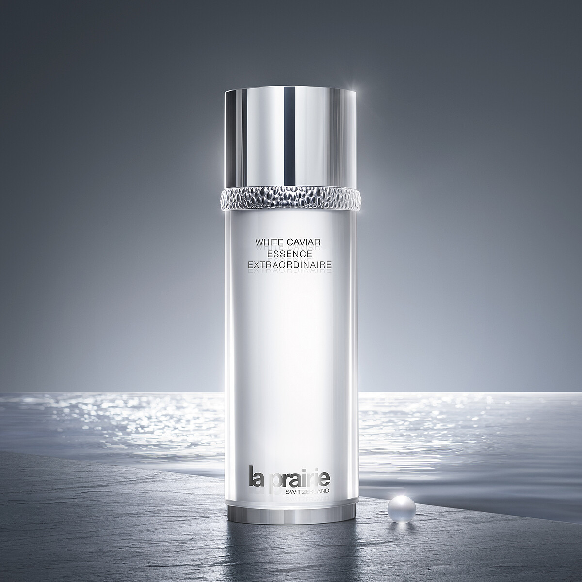 La Prairie萊珀妮鑽白魚子時空聚光精露，150ml，NT14,300。