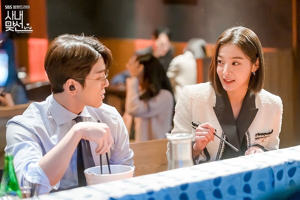 《社內相親》副CP發展成焦點