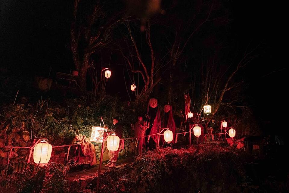 《咒》邪教遊行非常詭異