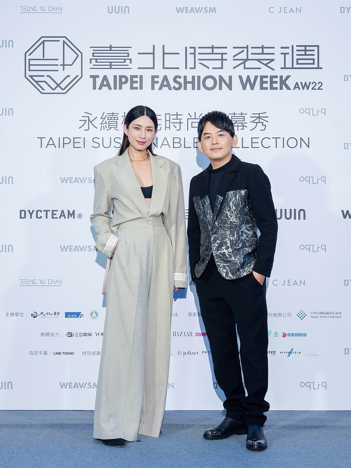 趙岱新與黃子佼擔任永續時尚機能開幕秀主持人