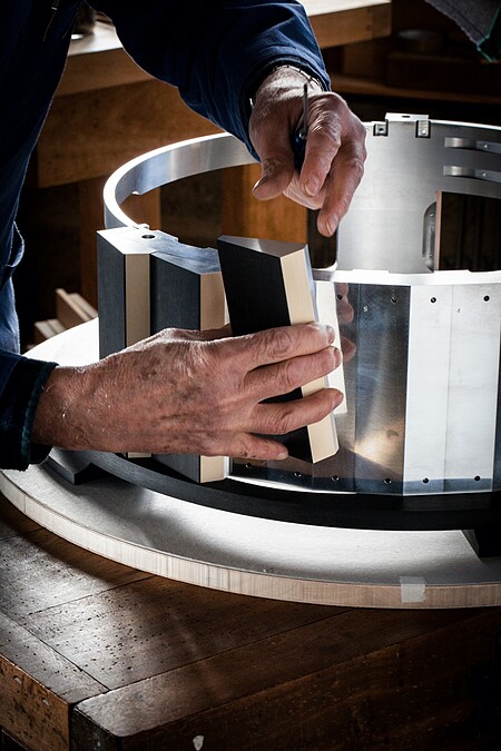 VCA梵克雅寶2022年度新錶：「Poetic Astronomy 詩意星象系列 Plan&eacute;tarium Automaton 自動機械裝置」細節圖