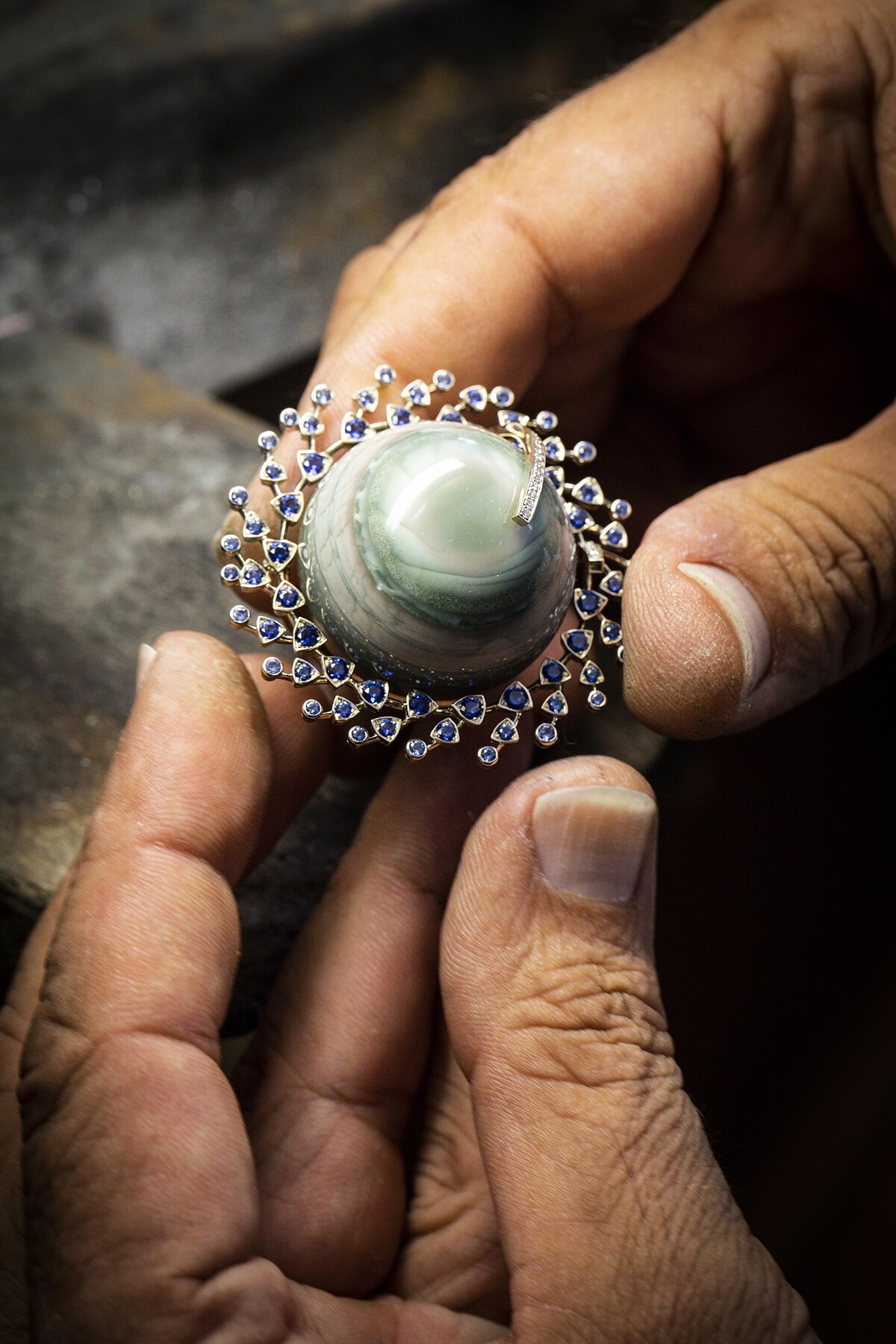 VCA梵克雅寶2022年度新錶：「Poetic Astronomy 詩意星象系列 Plan&eacute;tarium Automaton 自動機械裝置」細節圖 (土星)