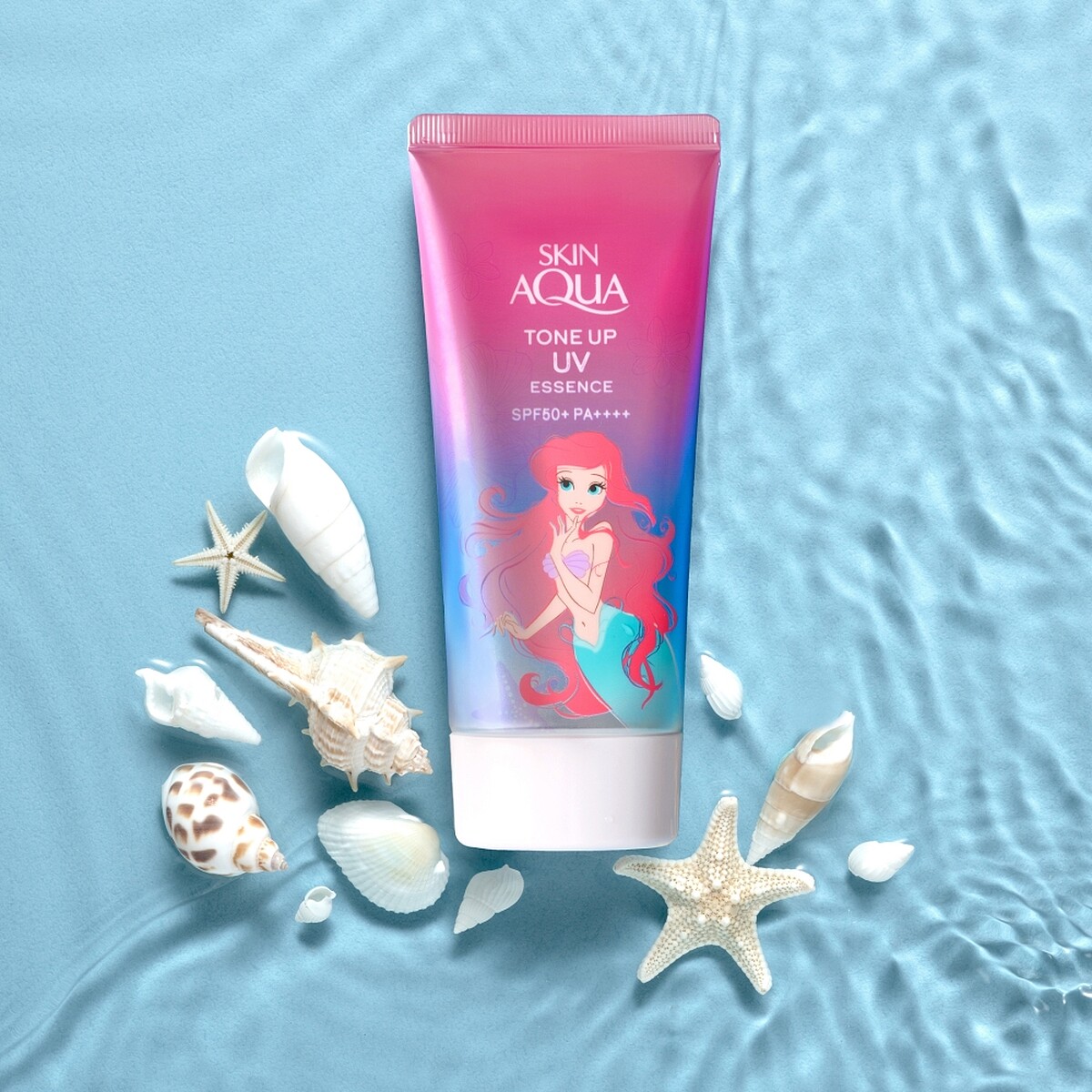 曼秀雷敦2022年推出夢幻的水潤肌柔光透亮防曬飾底凝露-薰衣草紫「小美人魚限定版」，3月起台灣限量販售。