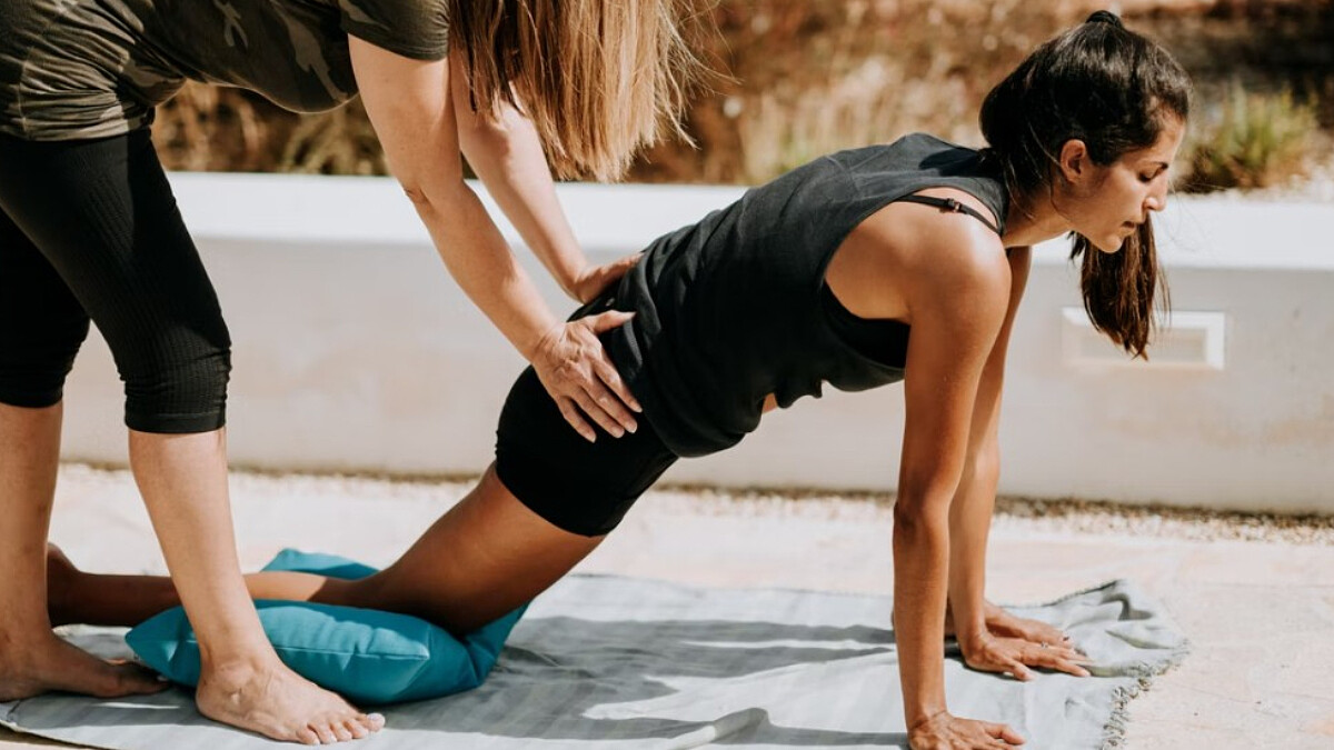 4組訓練動作床上就能做，臀肌施力幫助改善骨盆前傾、腰痠痛