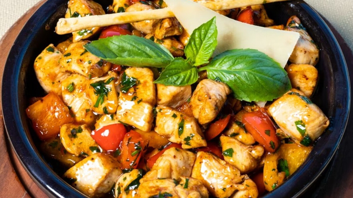 香菜醬拌雞胸肉/青花菜辣炒雞丁/時蔬燉雞煲，3道極好吃低脂雞肉餐做法來了！