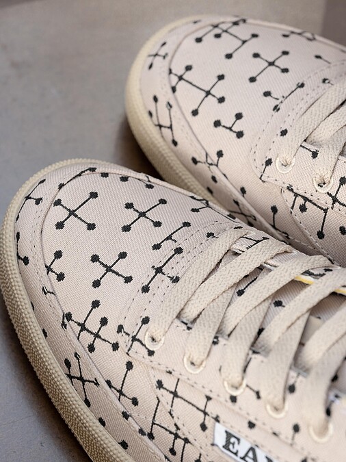 《Dot Pattern》Club C，售價NT$3,250，預計3/30上市