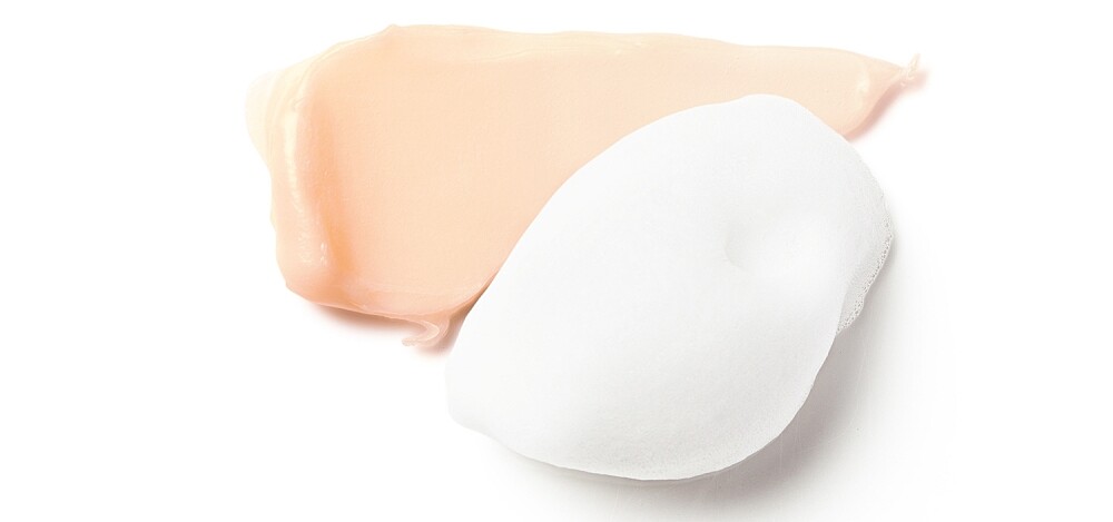 RMK粉紅泥膜皂霜質地示意圖。