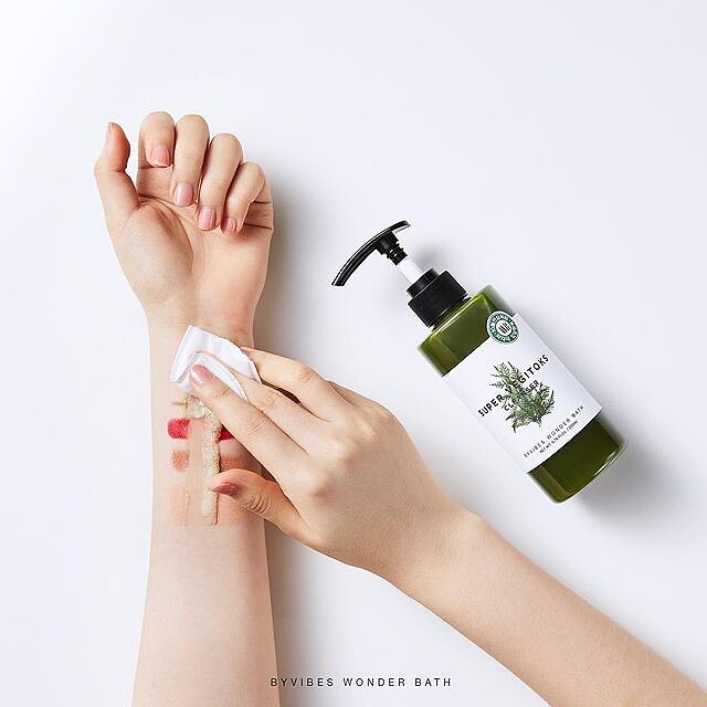 Wonder Bath蔬果精華自動發泡洗卸潔顏露形象照。