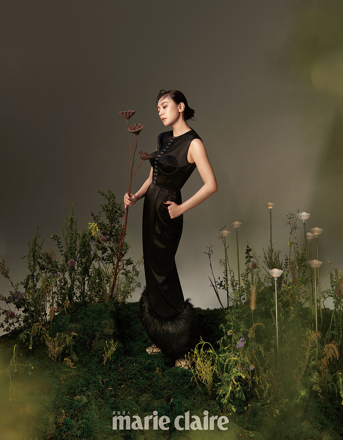 黑色刺繡洋裝，Gucci。