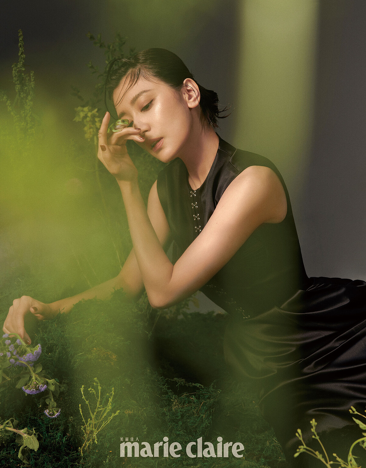 黑色刺繡洋裝，Gucci。