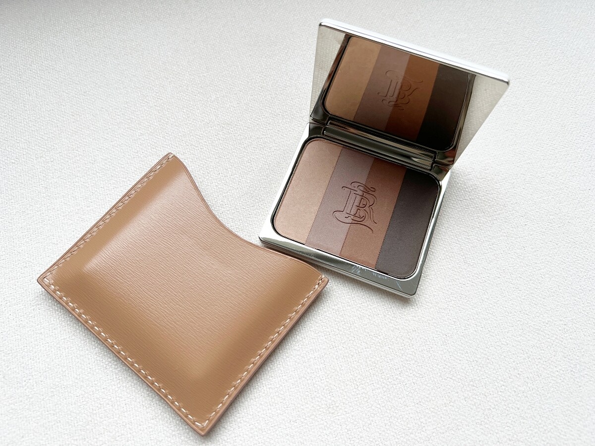 La bouche rouge的彩妝都擁有專屬皮套。