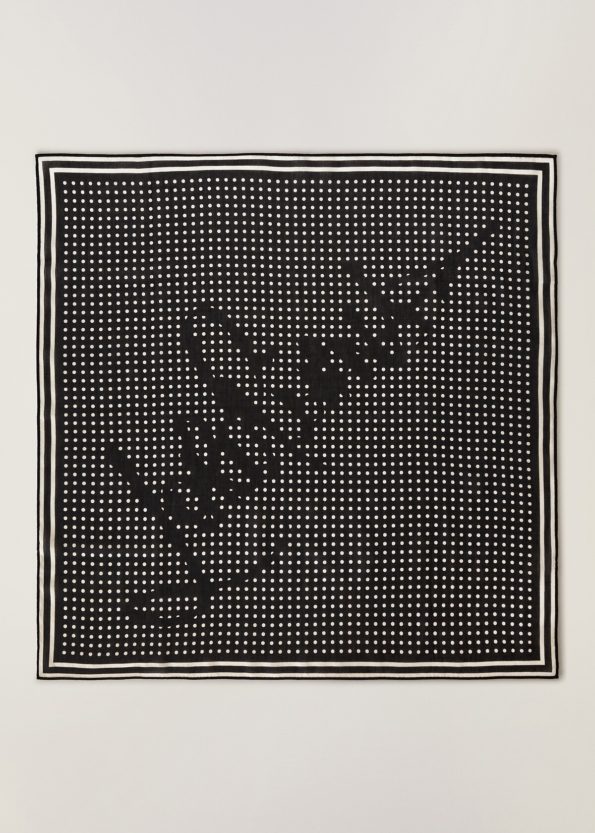 Loro Piana x 藤原浩 圓點緄邊絲巾，NT$6,200