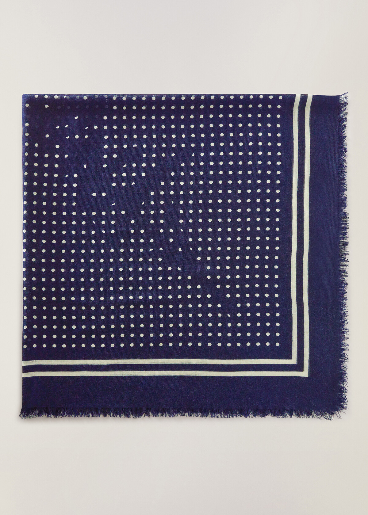 Loro Piana x 藤原浩 圓點緄邊披肩，NT$28,000