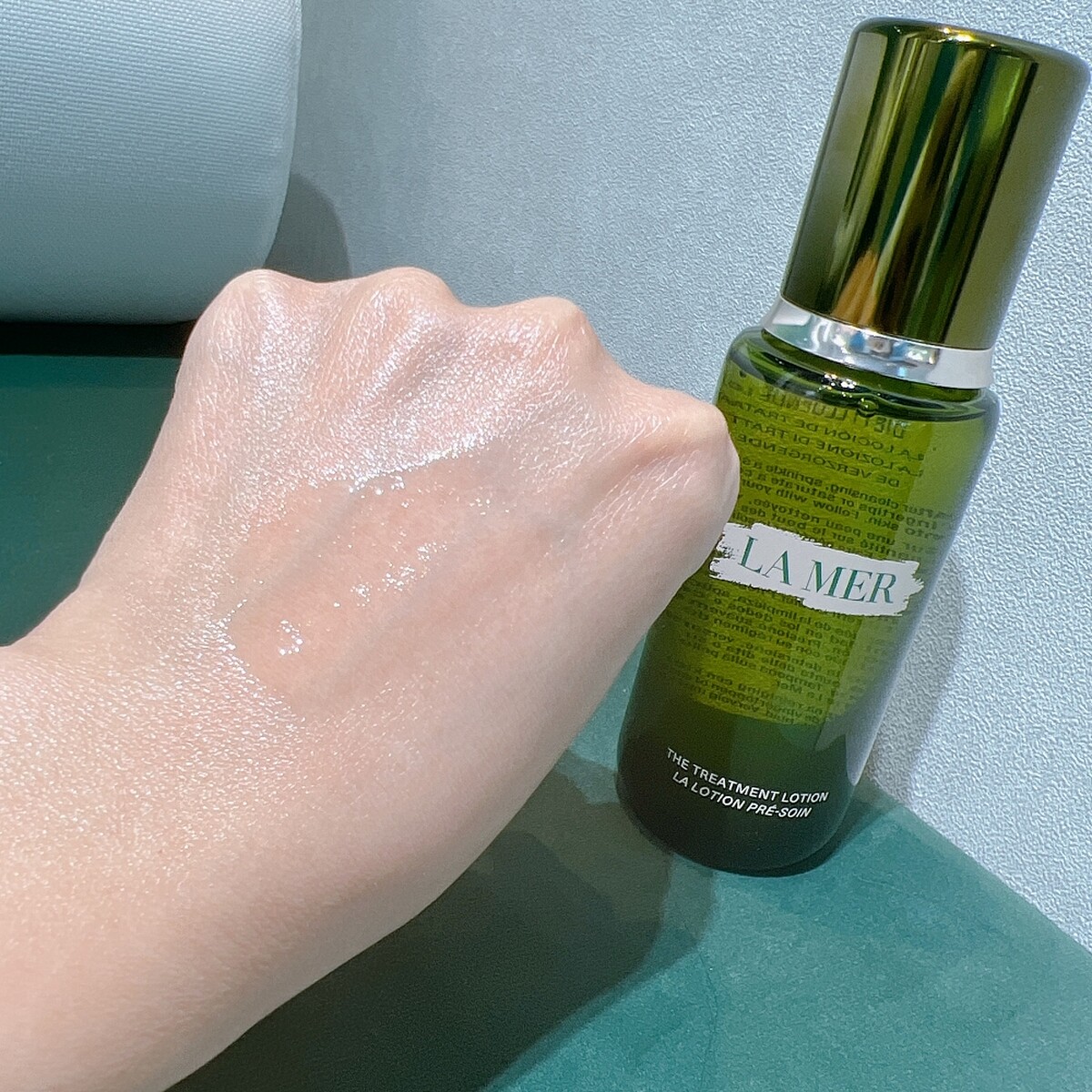 LA MER海洋拉娜超能修護精華露質地。